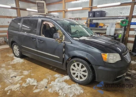 2014 Chrysler Town & Country Touring z USA, uszkodzony, nr VIN 2C4RC1BG4ER442808